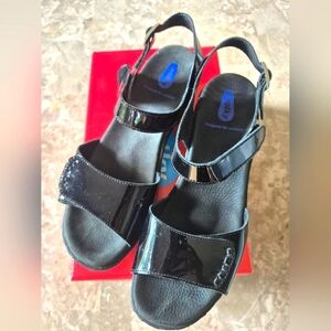 Wolky Shira Patent black slip on summer beach comfortable Leather 40 size 9